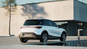smart-hashtag1-pro-digital-white-metallic-eclipse-black-cgi-still-exterior-03-16-9